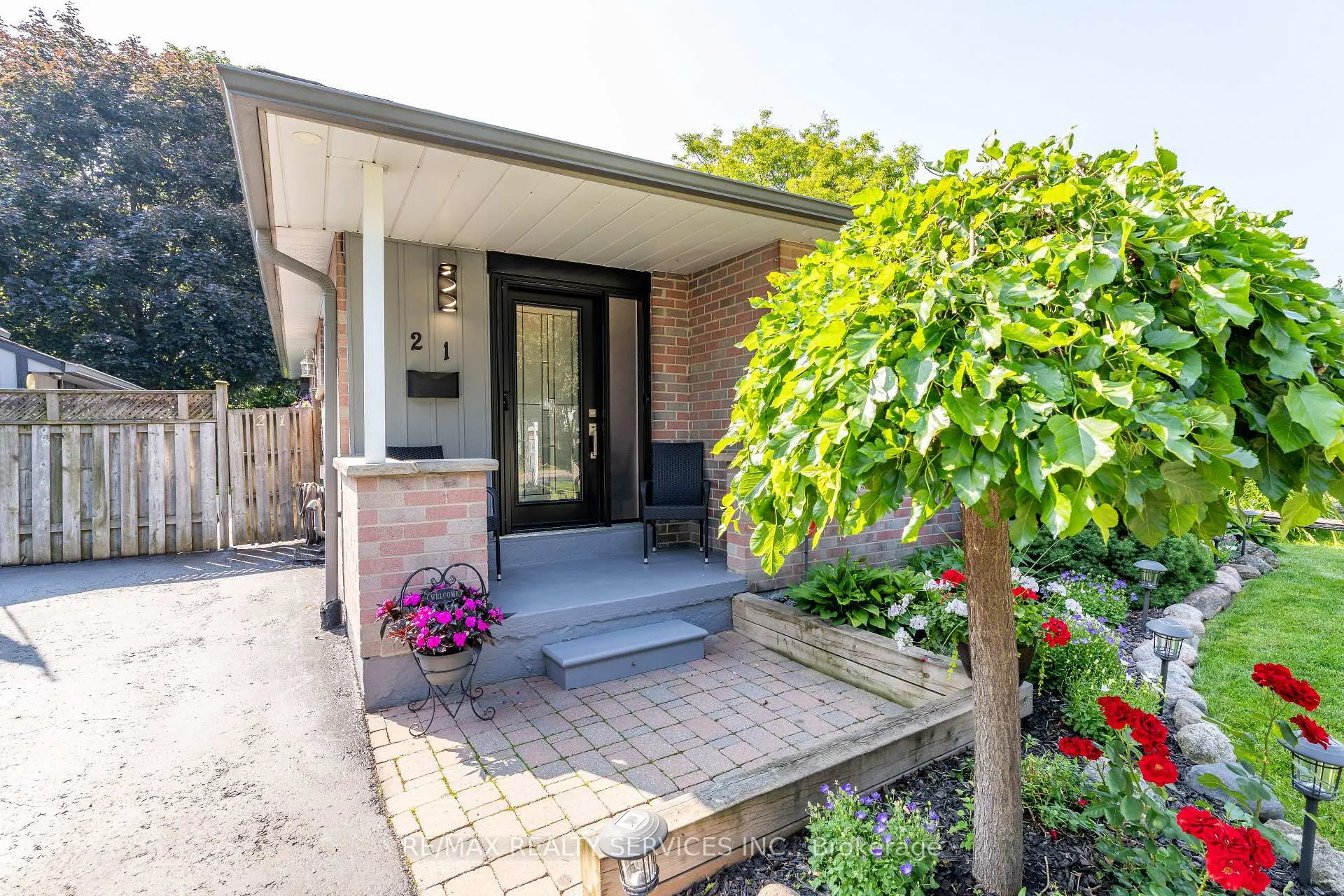 Photo 5 of 21 Herkley Drive, Brampton, Madoc — HOMEH