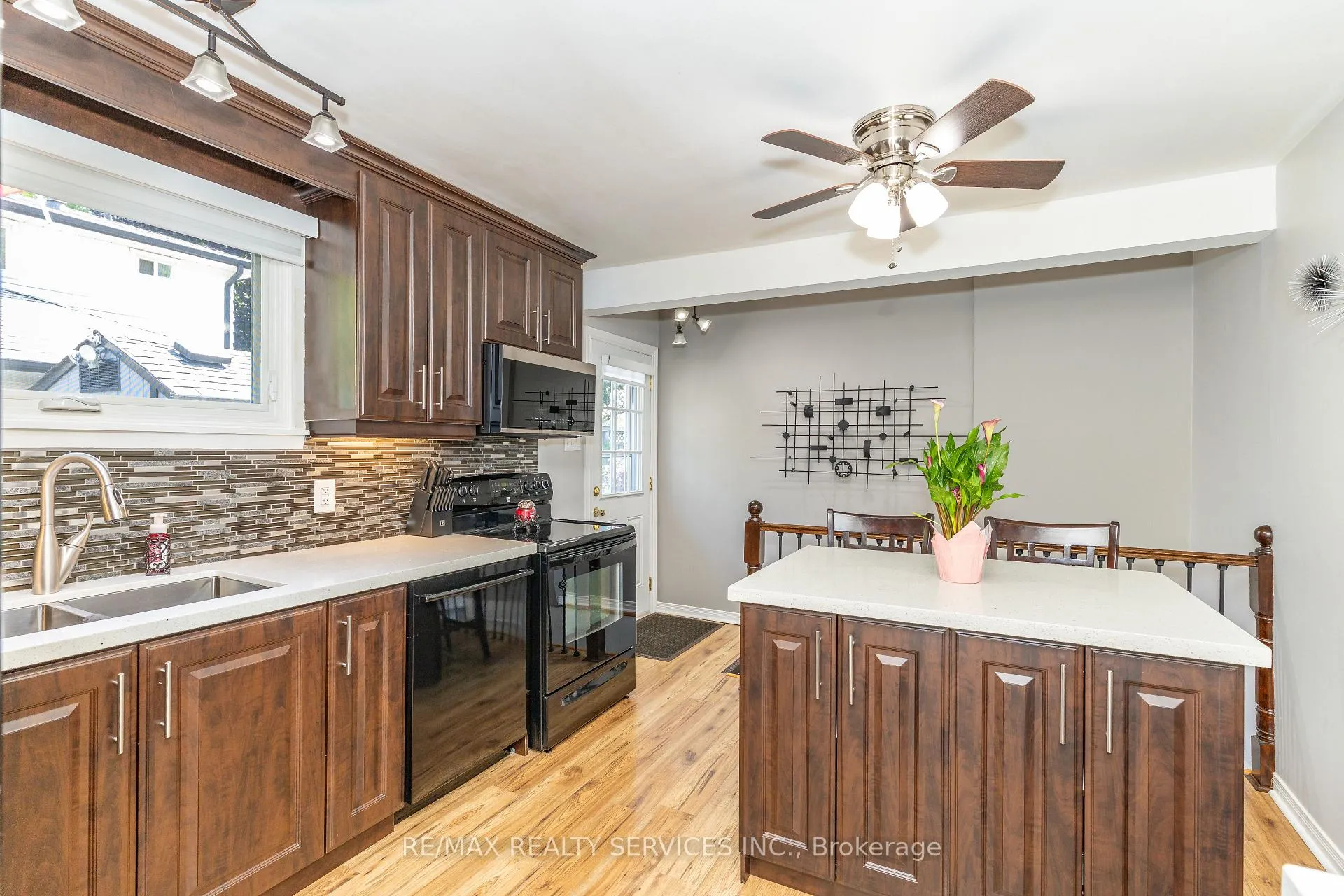 Photo 8 of 21 Herkley Drive, Brampton, Madoc — HOMEH