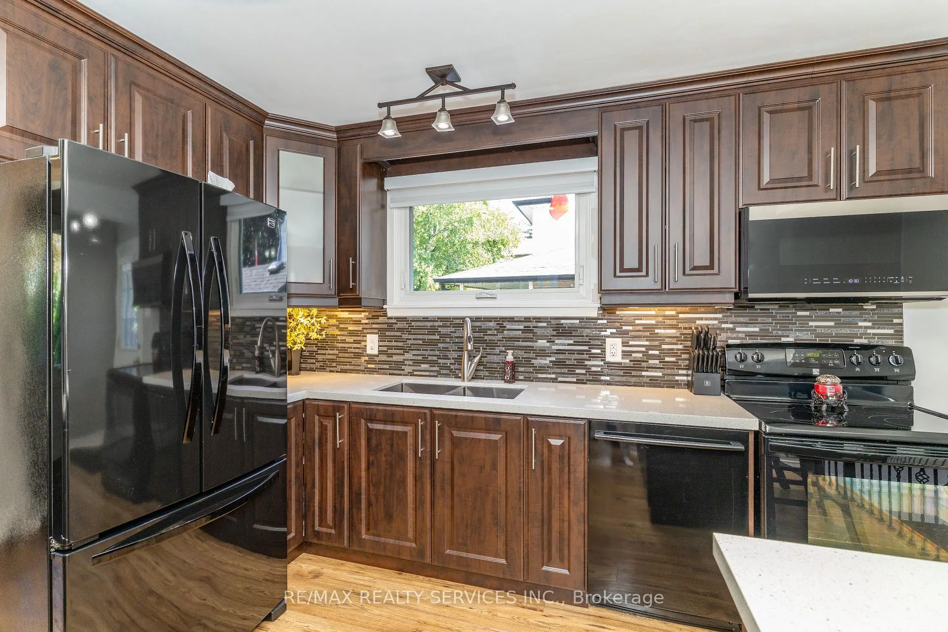 Photo 9 of 21 Herkley Drive, Brampton, Madoc — HOMEH