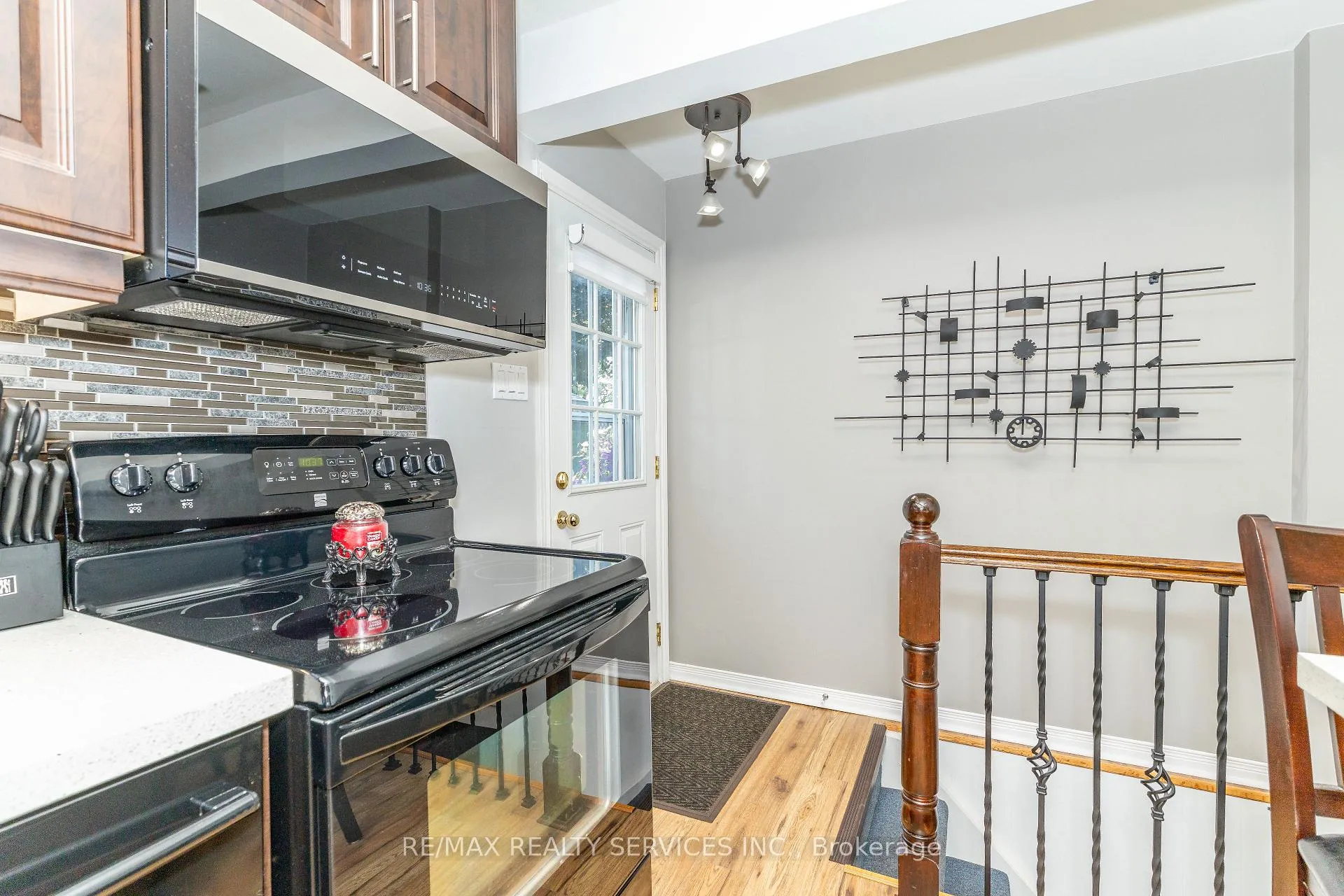 Photo 11 of 21 Herkley Drive, Brampton, Madoc — HOMEH