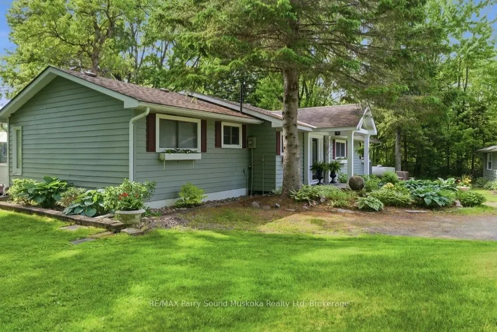 Photo 13 of 49 Maple Street, Seguin — HOMEH