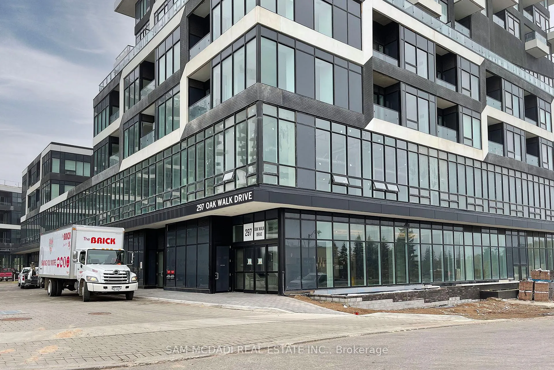 Photo 2 of Unit 1102, 297 Oak Walk Drive, Oakville, River Oaks — HOMEH