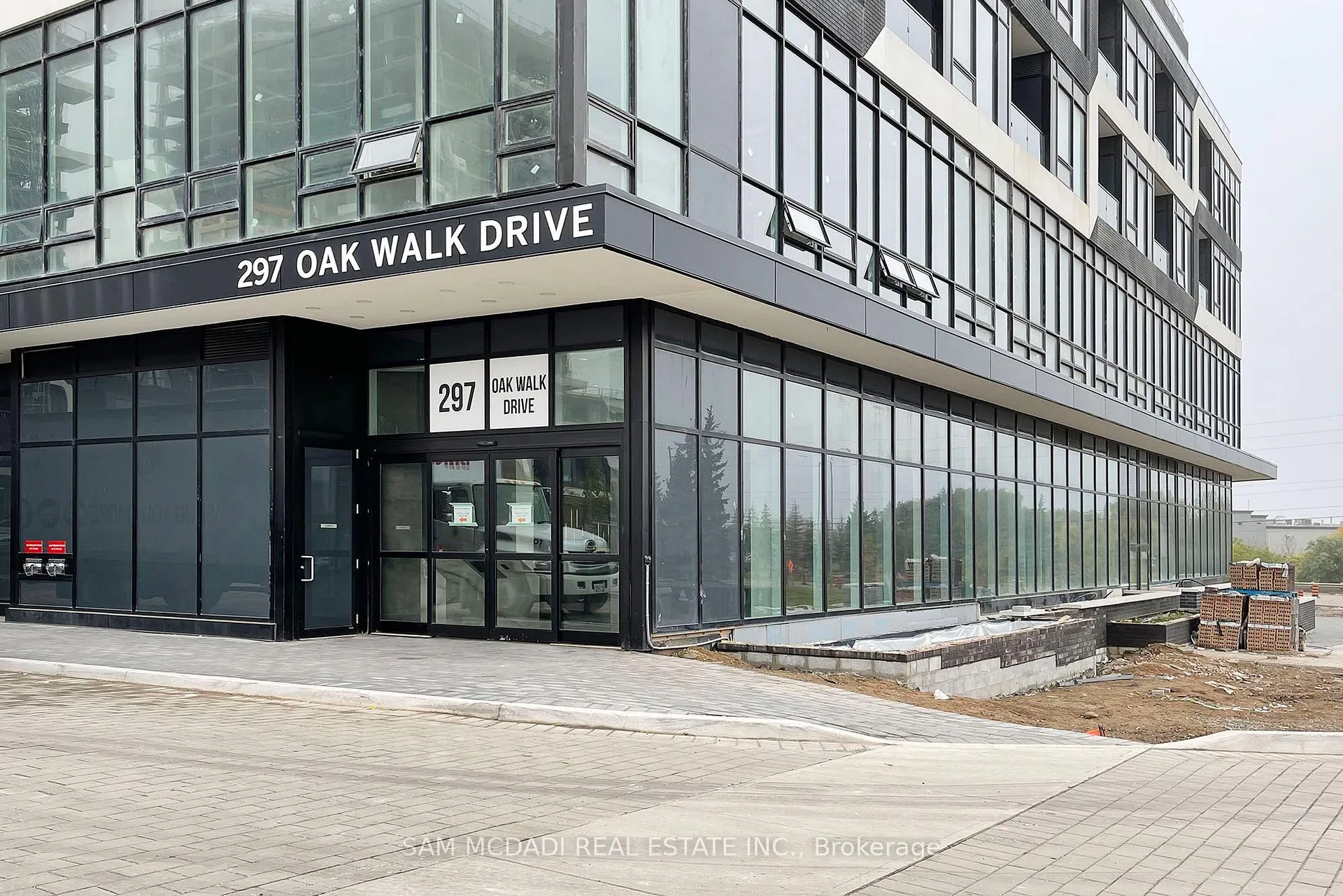 Photo 3 of Unit 1102, 297 Oak Walk Drive, Oakville, River Oaks — HOMEH