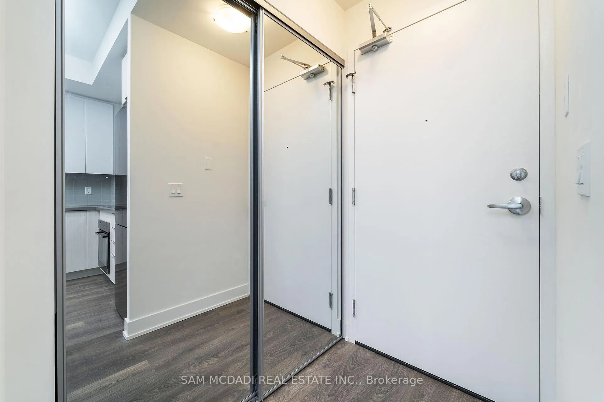 Photo 4 of Unit 1102, 297 Oak Walk Drive, Oakville, River Oaks — HOMEH