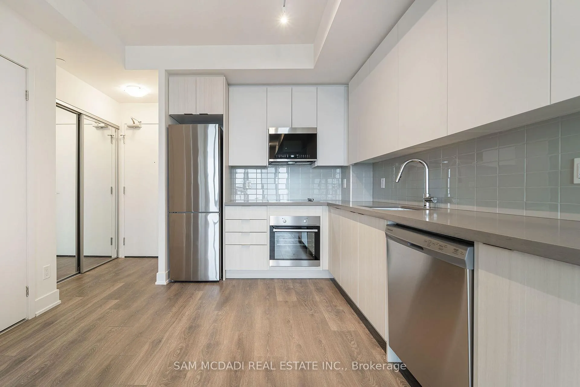 Photo 6 of Unit 1102, 297 Oak Walk Drive, Oakville, River Oaks — HOMEH