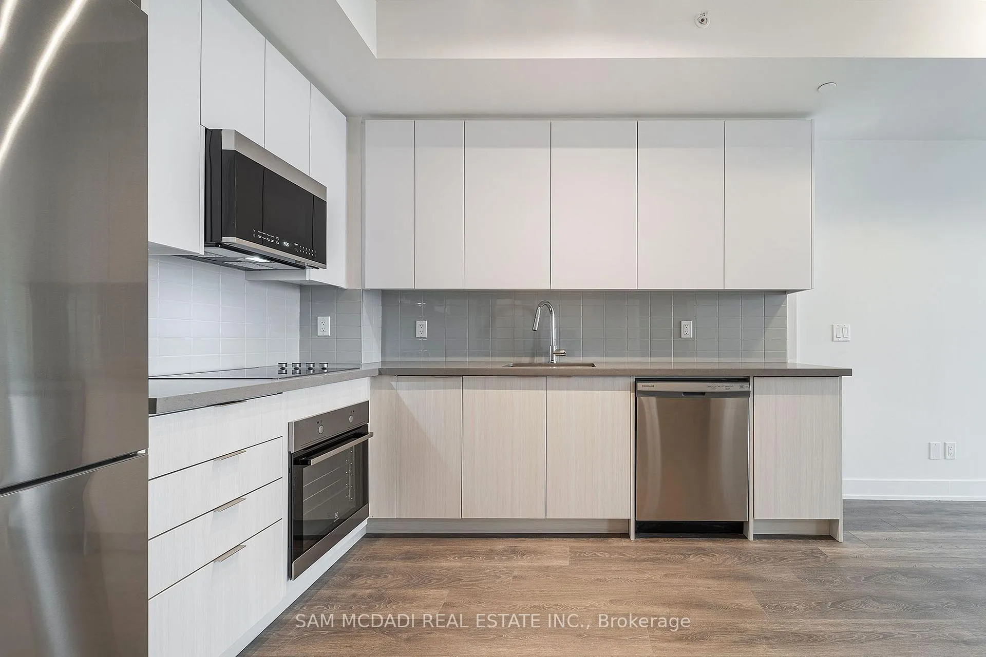 Photo 7 of Unit 1102, 297 Oak Walk Drive, Oakville, River Oaks — HOMEH