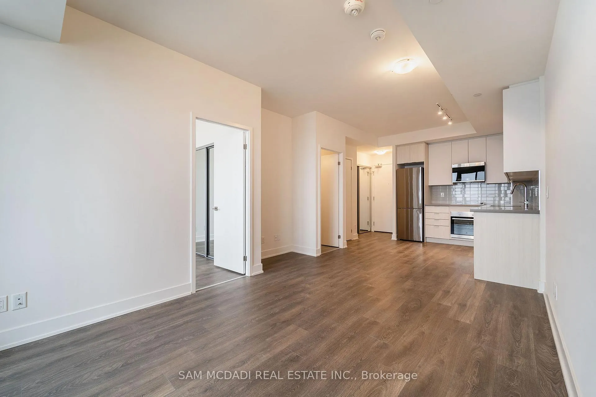 Photo 11 of Unit 1102, 297 Oak Walk Drive, Oakville, River Oaks — HOMEH