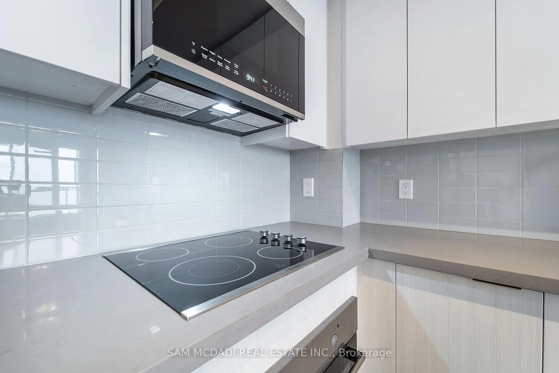 Photo 13 of Unit 1102, 297 Oak Walk Drive, Oakville, River Oaks — HOMEH