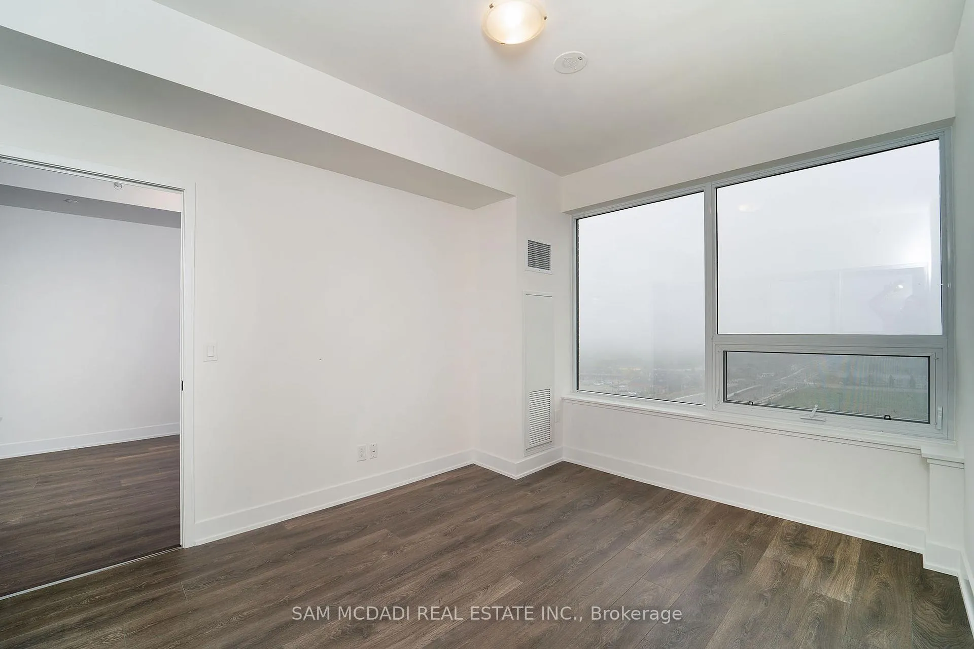 Photo 14 of Unit 1102, 297 Oak Walk Drive, Oakville, River Oaks — HOMEH