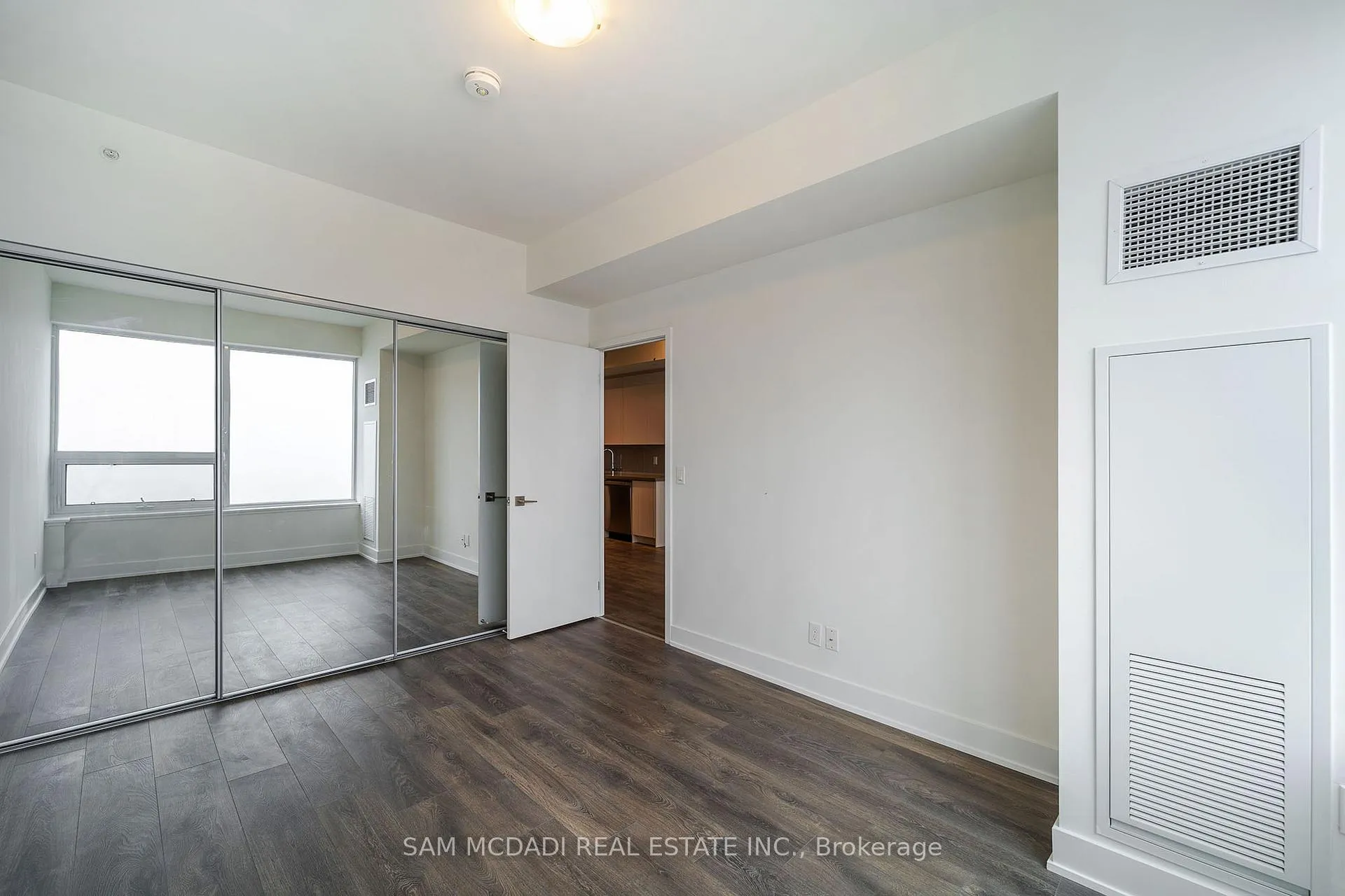 Photo 15 of Unit 1102, 297 Oak Walk Drive, Oakville, River Oaks — HOMEH