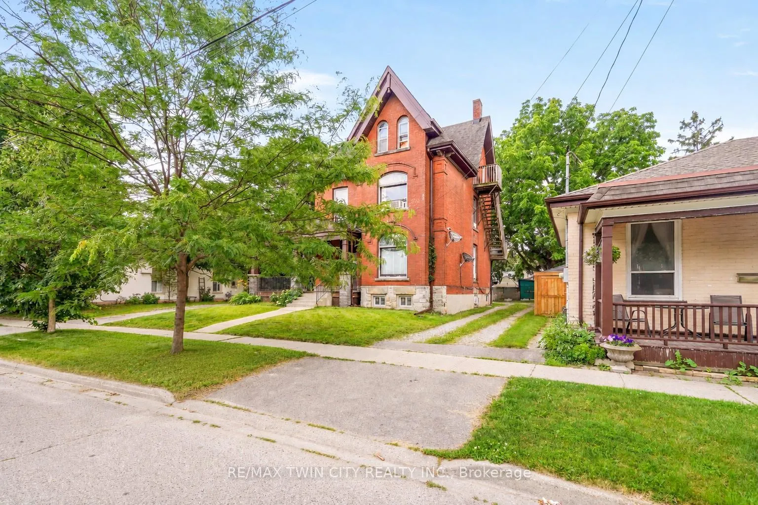 Photo 4 of 171 Nelson Street, Brantford, Downtown Core — HOMEH