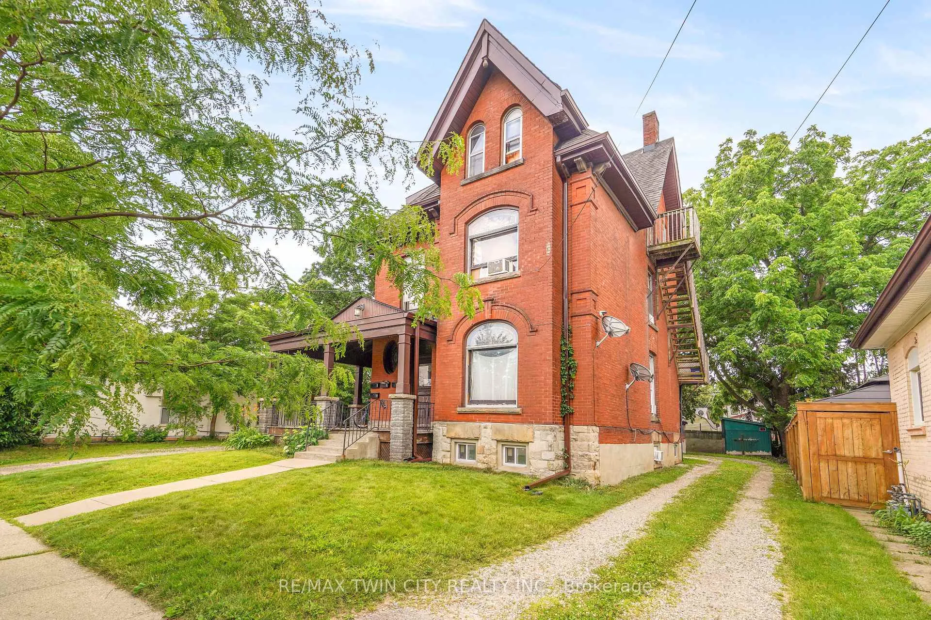 Photo 5 of 171 Nelson Street, Brantford, Downtown Core — HOMEH