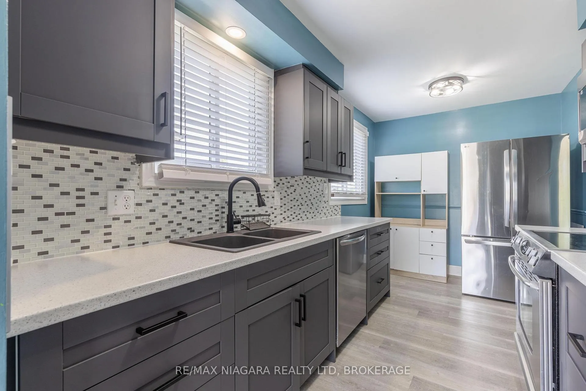 Photo 7 of 31 Canterbury Drive, St. Catharines, Oakdale — HOMEH