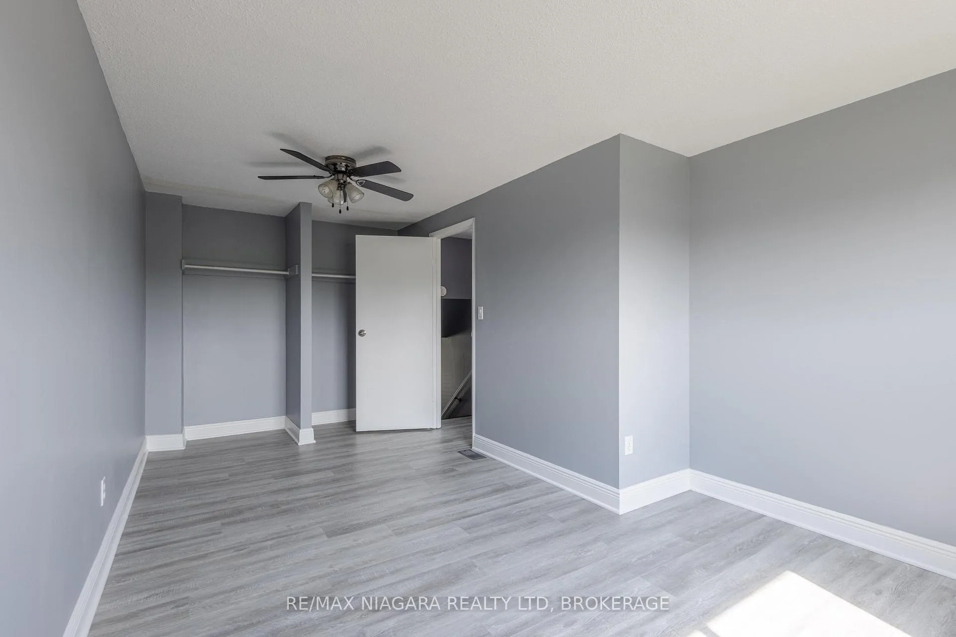 Photo 10 of 31 Canterbury Drive, St. Catharines, Oakdale — HOMEH