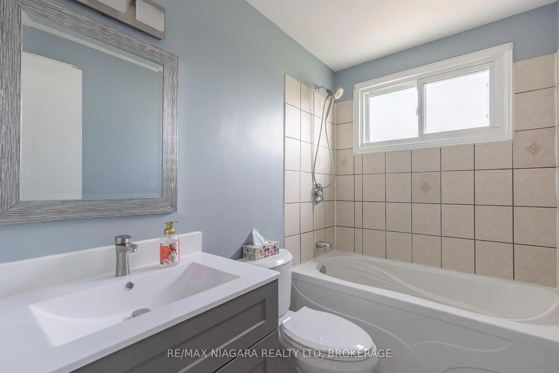 Photo 13 of 31 Canterbury Drive, St. Catharines, Oakdale — HOMEH