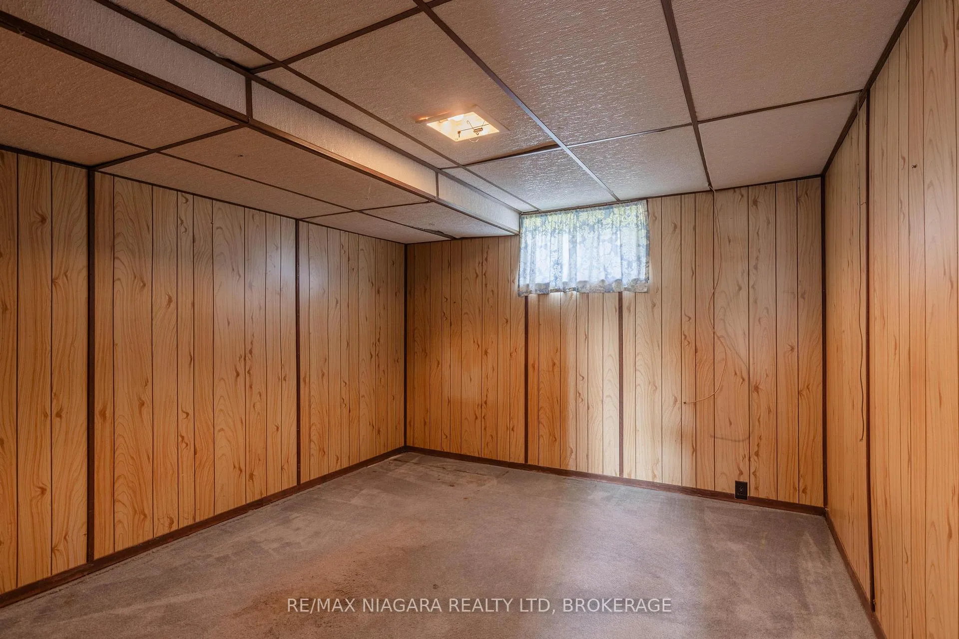 Photo 18 of 31 Canterbury Drive, St. Catharines, Oakdale — HOMEH