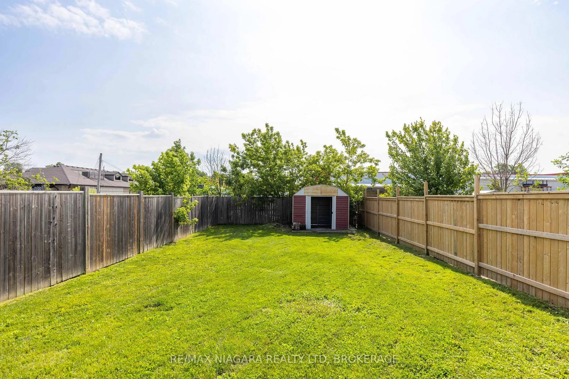 Photo 20 of 31 Canterbury Drive, St. Catharines, Oakdale — HOMEH