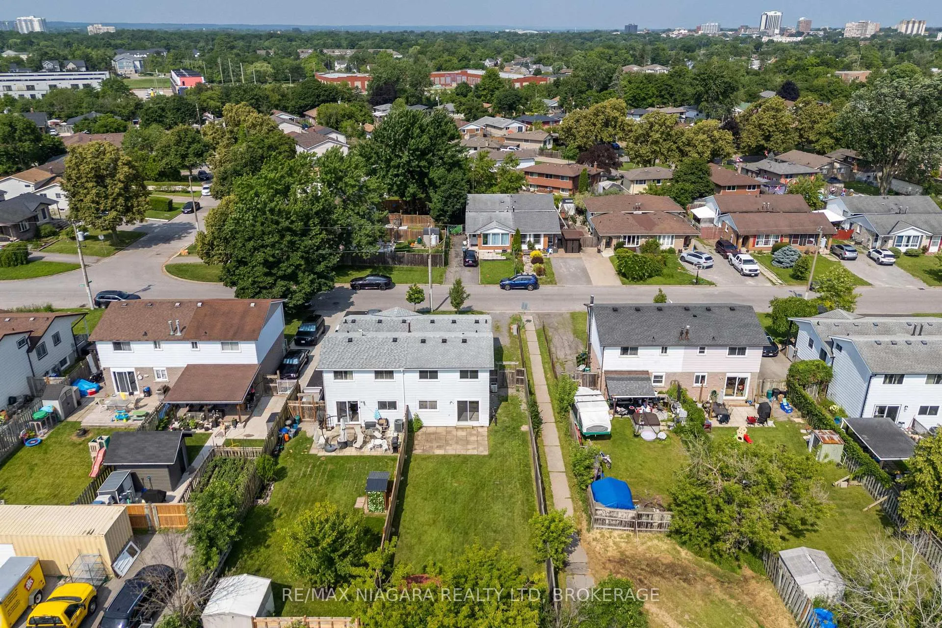 Photo 26 of 31 Canterbury Drive, St. Catharines, Oakdale — HOMEH