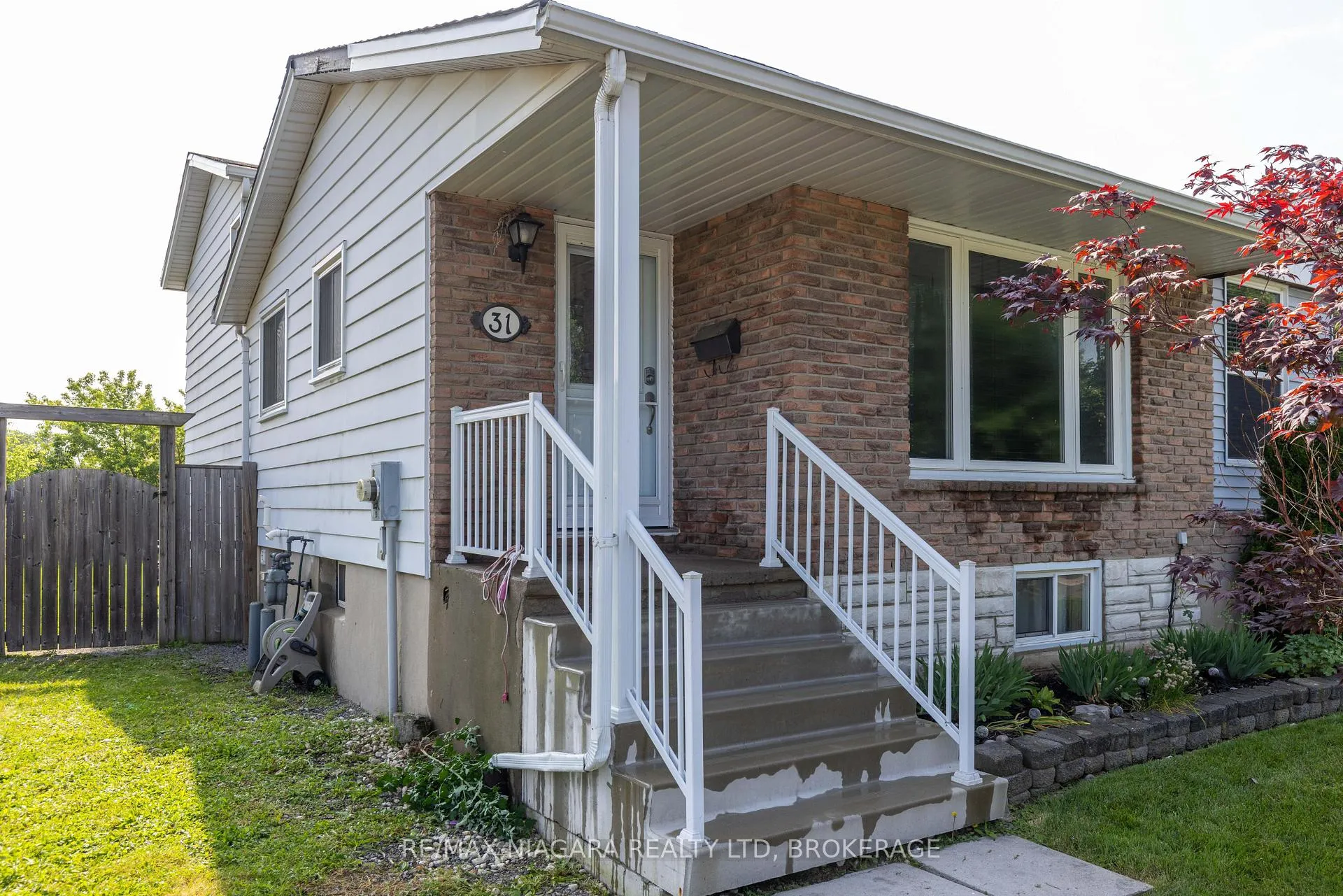 Photo 27 of 31 Canterbury Drive, St. Catharines, Oakdale — HOMEH