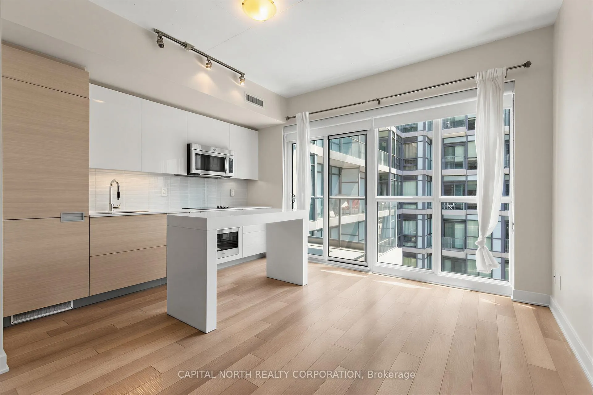 Photo 4 of Unit 1502, 210 Simcoe Street, Toronto, Kensington-Chinatown — HOMEH