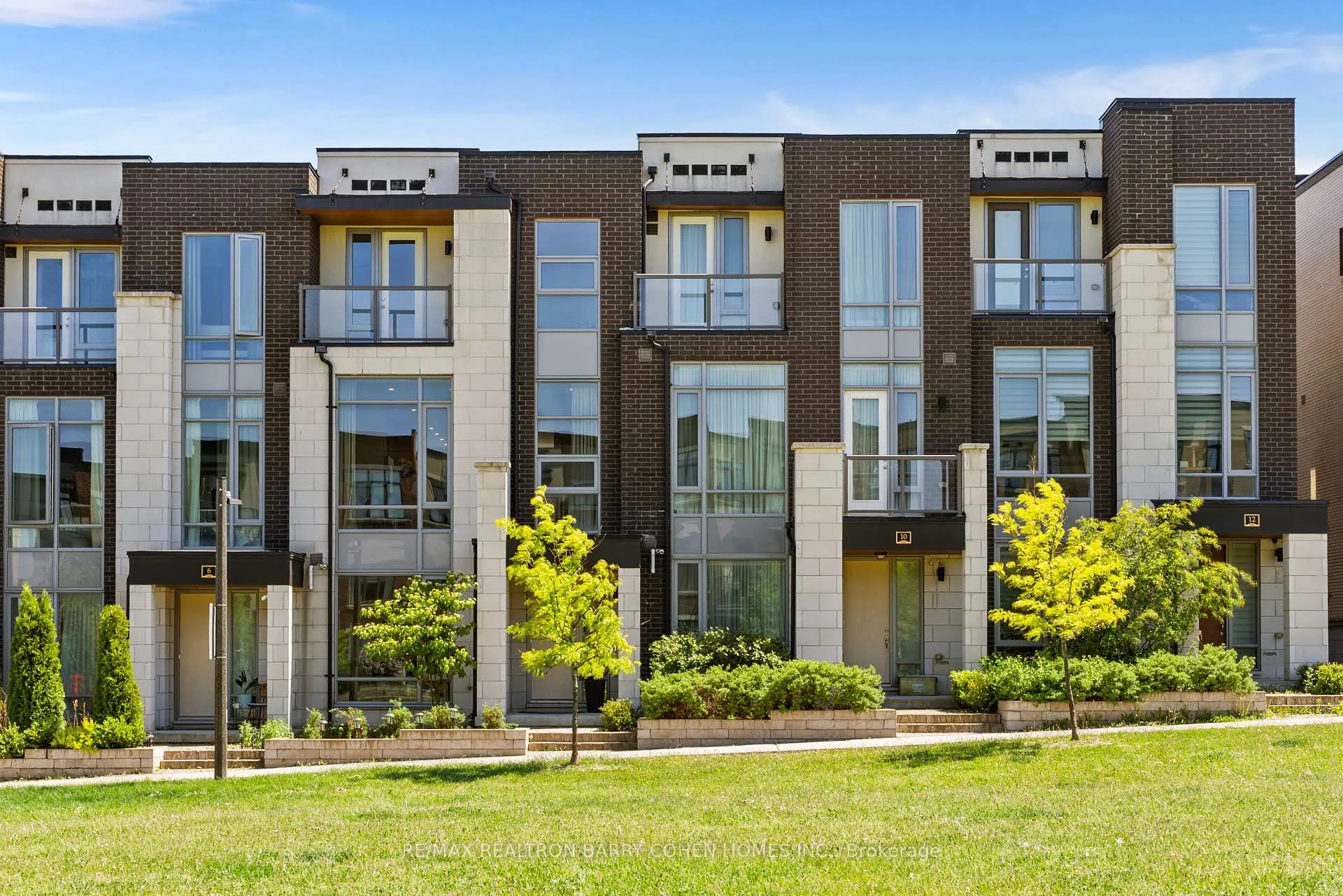 Photo 1 of 8 Heriot Place, Vaughan, Patterson — HOMEH