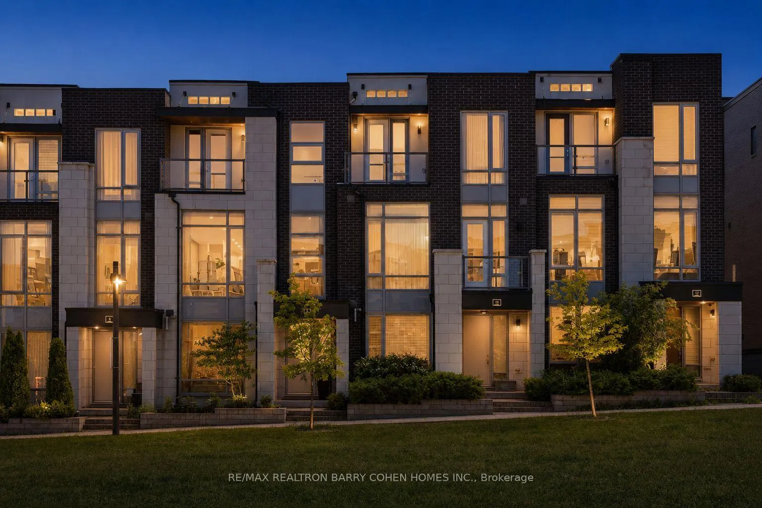 Photo 2 of 8 Heriot Place, Vaughan, Patterson — HOMEH