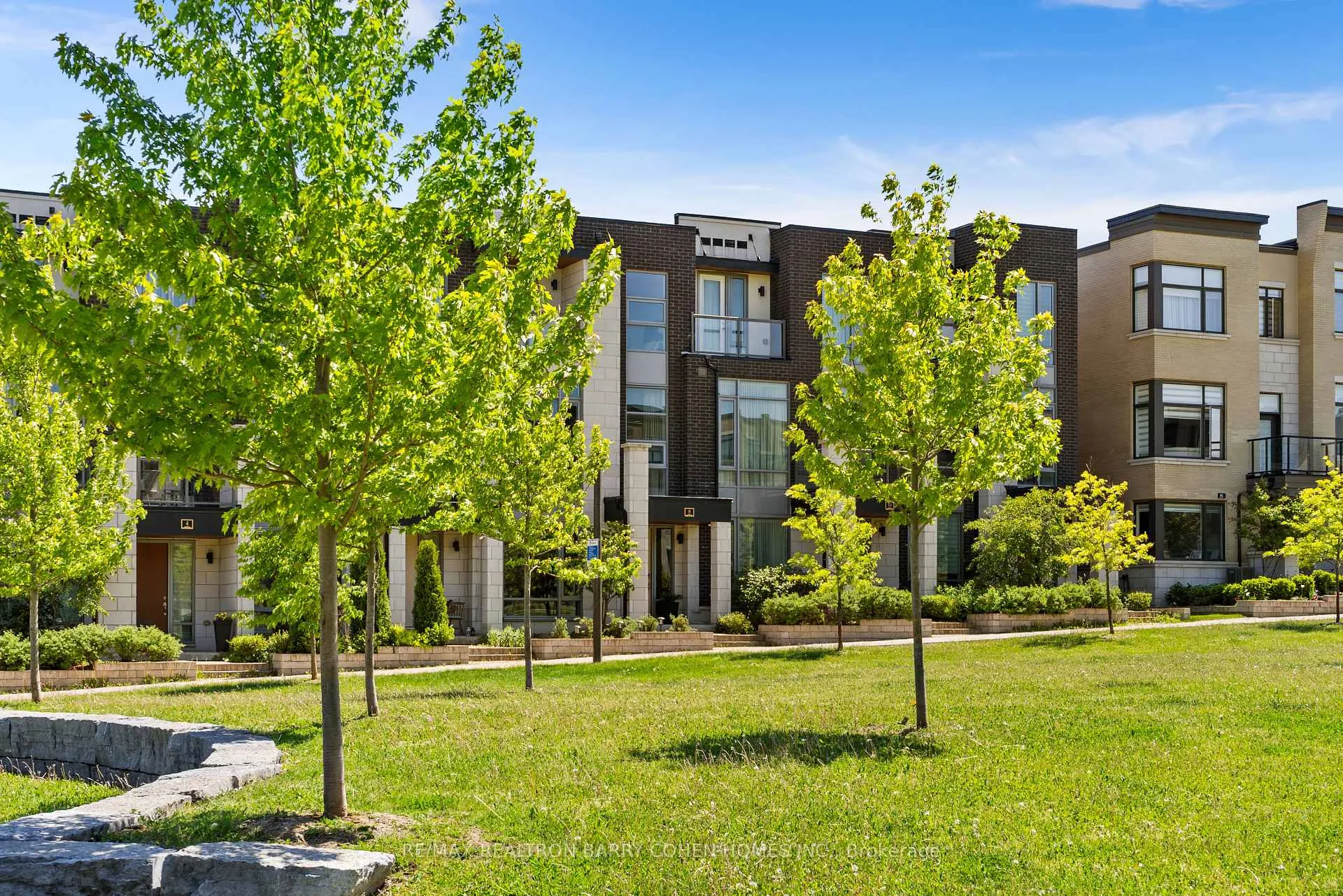 Photo 3 of 8 Heriot Place, Vaughan, Patterson — HOMEH