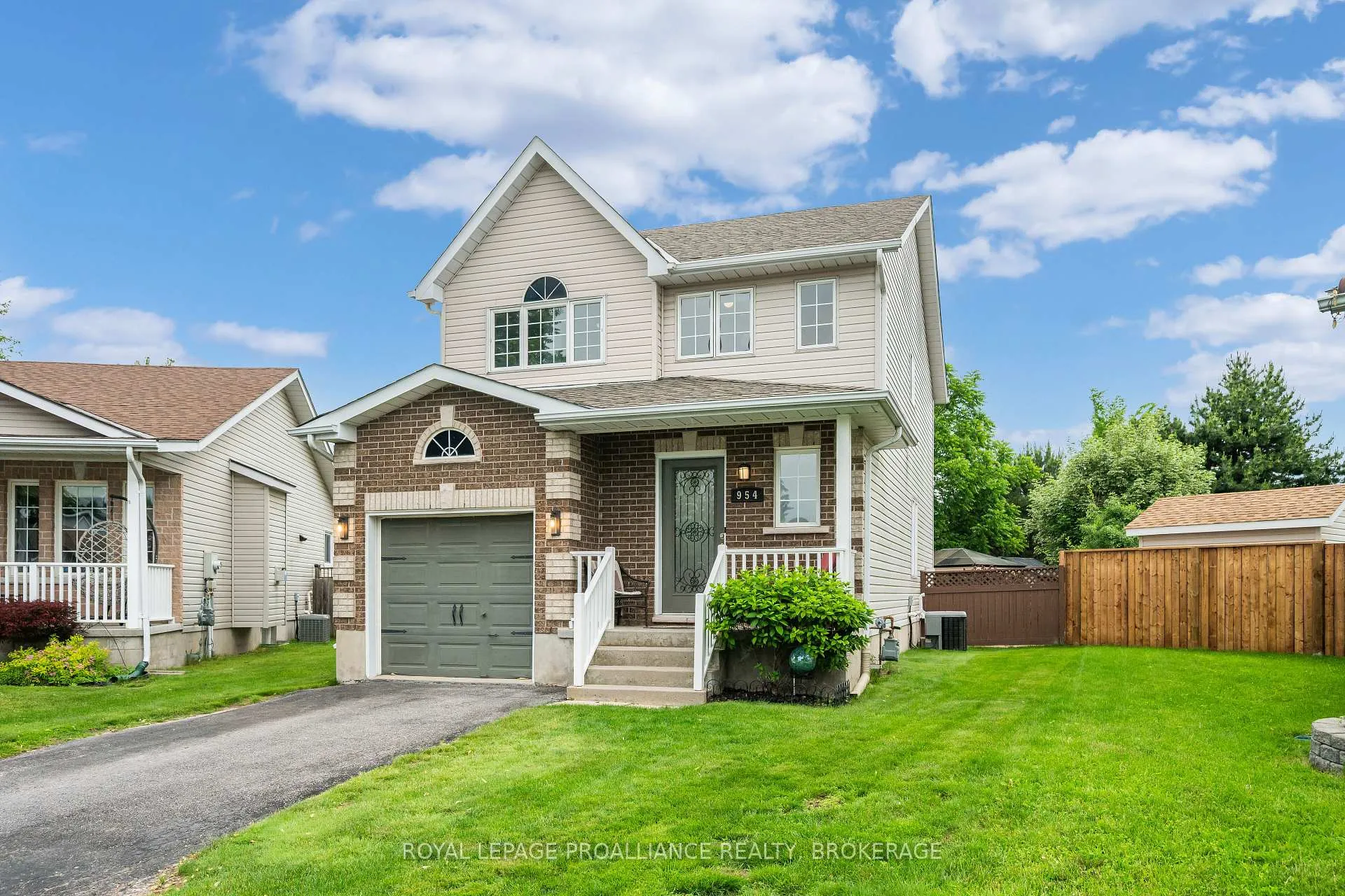 Photo 1 of 954 Rainbow Crescent, Kingston, Kingston East (Incl Barret Crt) — HOMEH