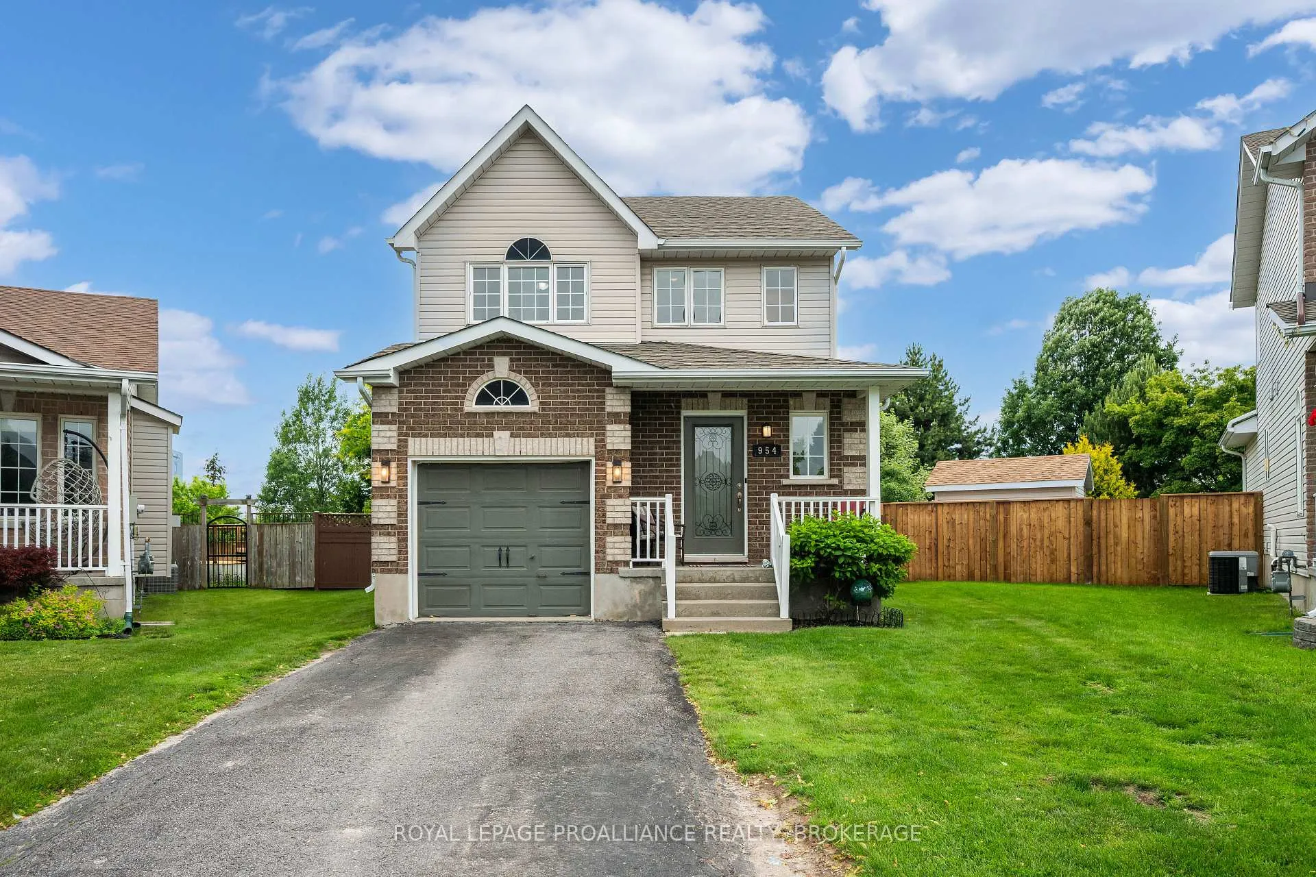 Photo 2 of 954 Rainbow Crescent, Kingston, Kingston East (Incl Barret Crt) — HOMEH