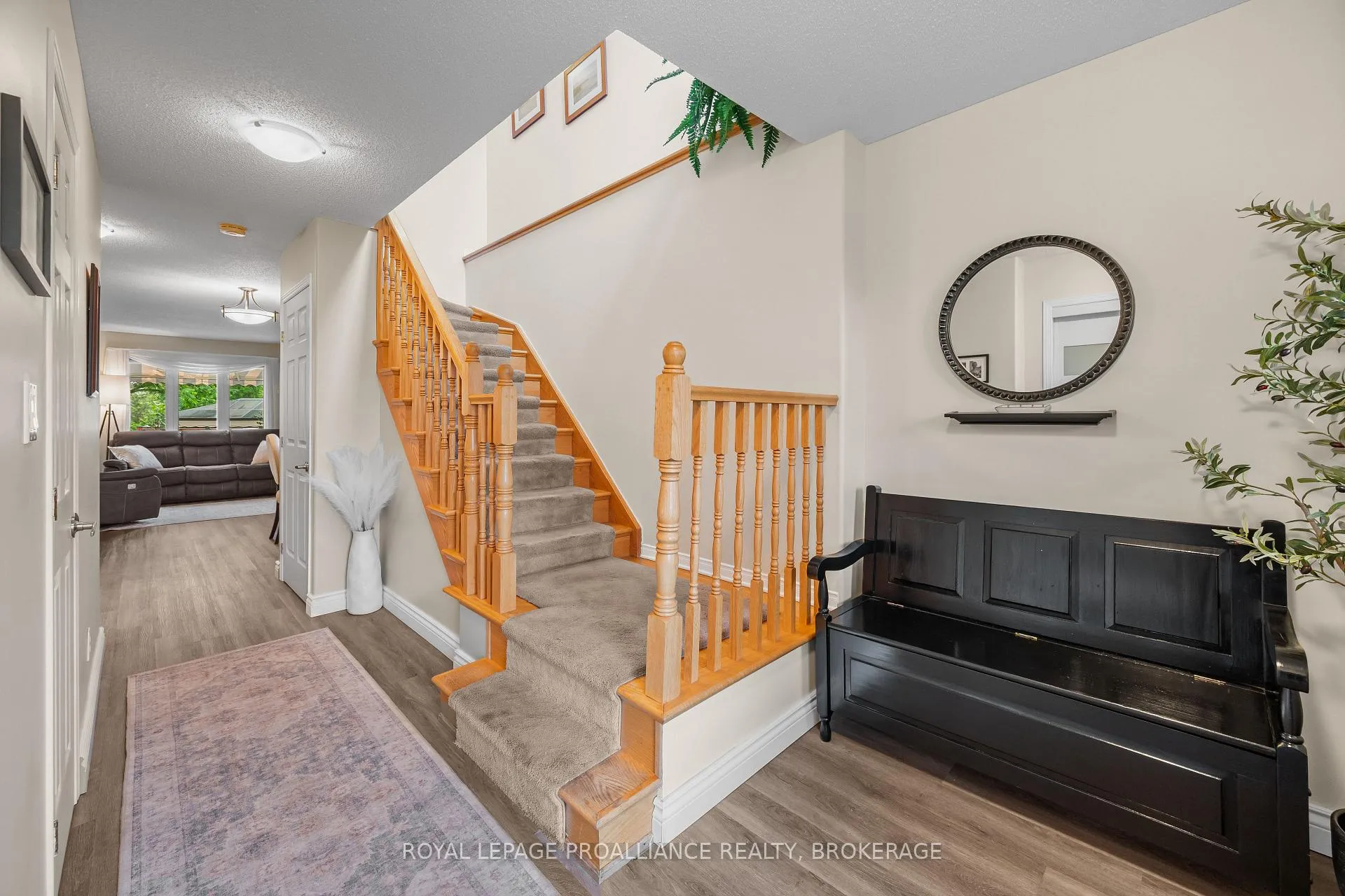 Photo 5 of 954 Rainbow Crescent, Kingston, Kingston East (Incl Barret Crt) — HOMEH