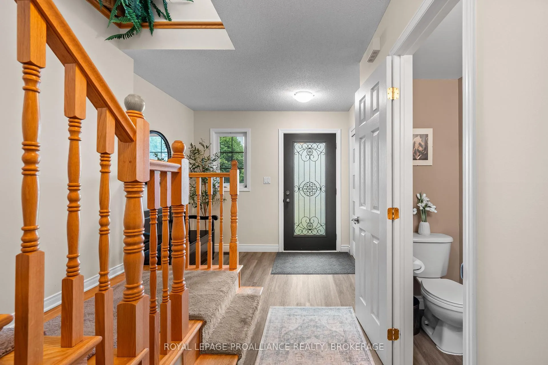 Photo 6 of 954 Rainbow Crescent, Kingston, Kingston East (Incl Barret Crt) — HOMEH