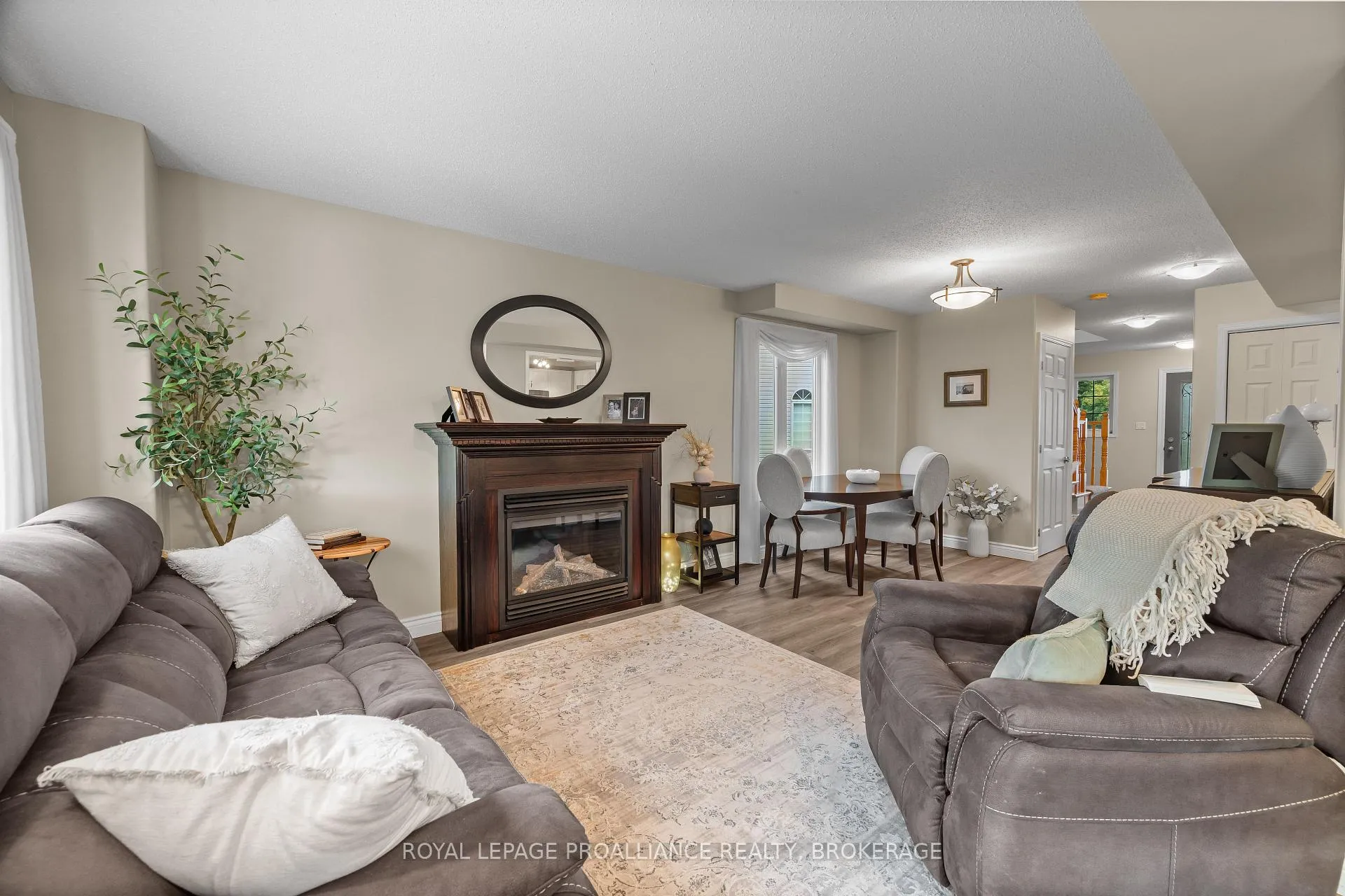 Photo 11 of 954 Rainbow Crescent, Kingston, Kingston East (Incl Barret Crt) — HOMEH