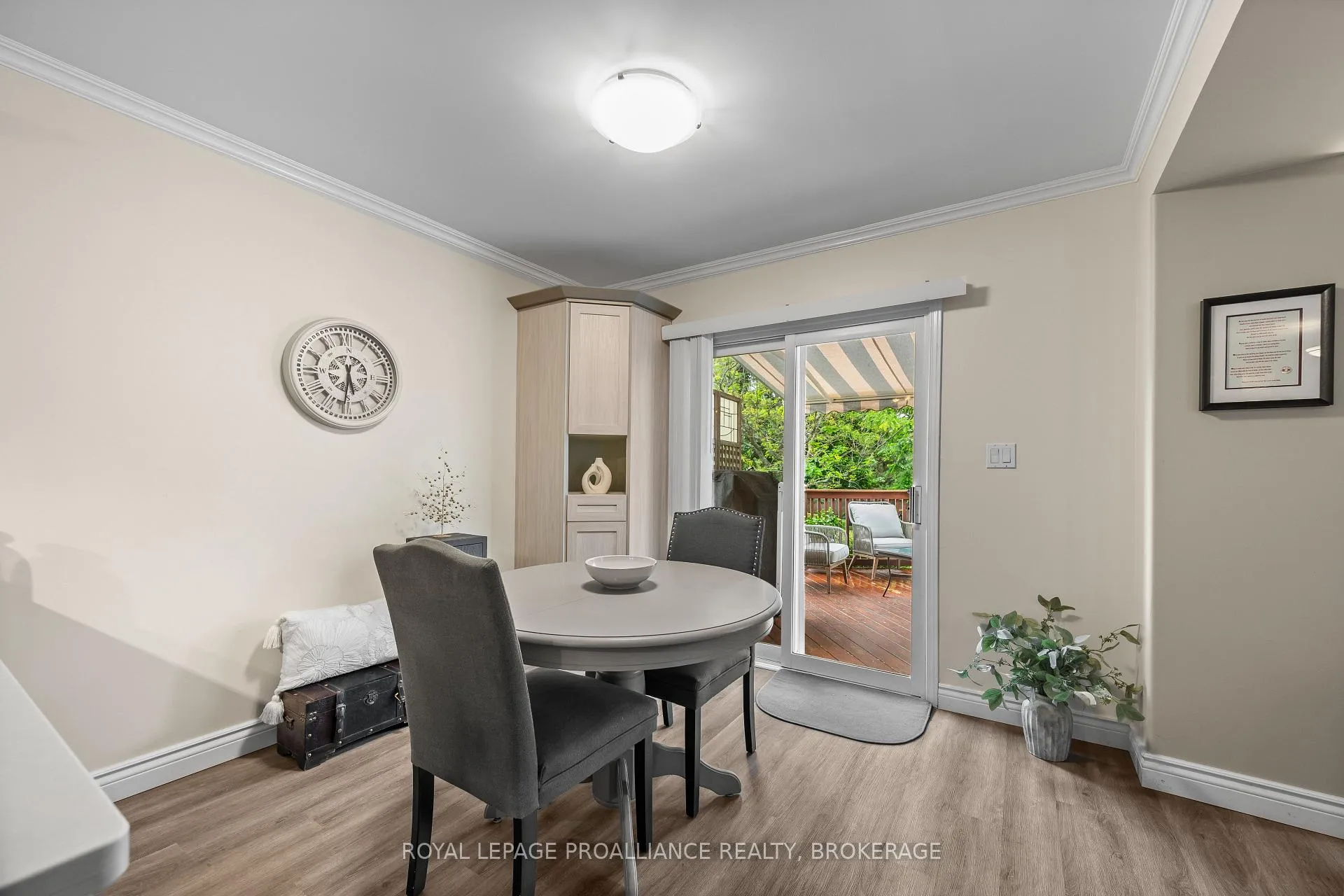 Photo 13 of 954 Rainbow Crescent, Kingston, Kingston East (Incl Barret Crt) — HOMEH