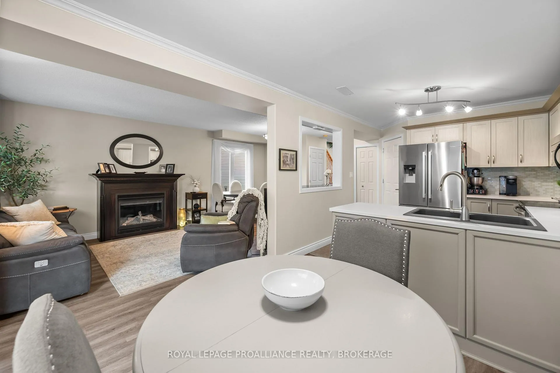Photo 16 of 954 Rainbow Crescent, Kingston, Kingston East (Incl Barret Crt) — HOMEH