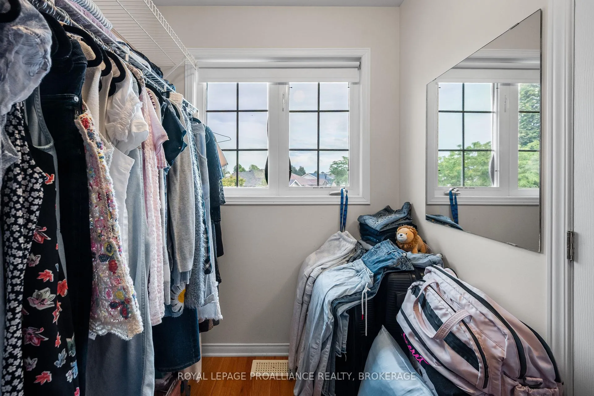 Photo 21 of 954 Rainbow Crescent, Kingston, Kingston East (Incl Barret Crt) — HOMEH