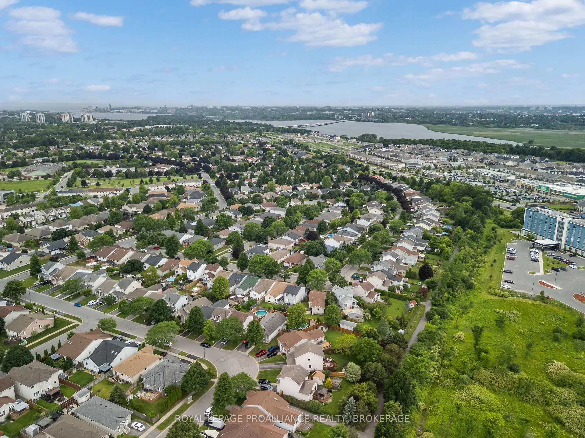 Photo 44 of 954 Rainbow Crescent, Kingston, Kingston East (Incl Barret Crt) — HOMEH