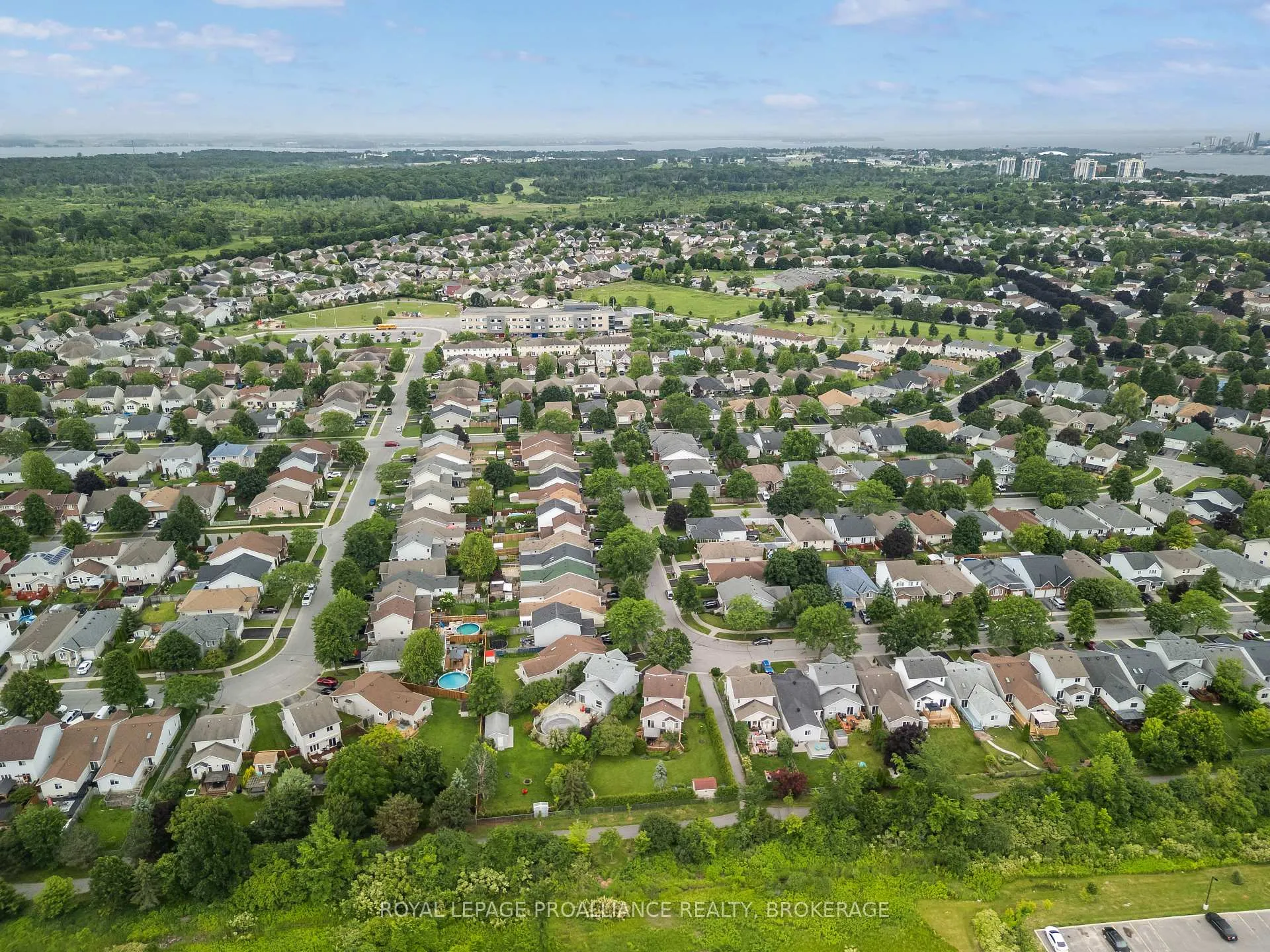 Photo 45 of 954 Rainbow Crescent, Kingston, Kingston East (Incl Barret Crt) — HOMEH