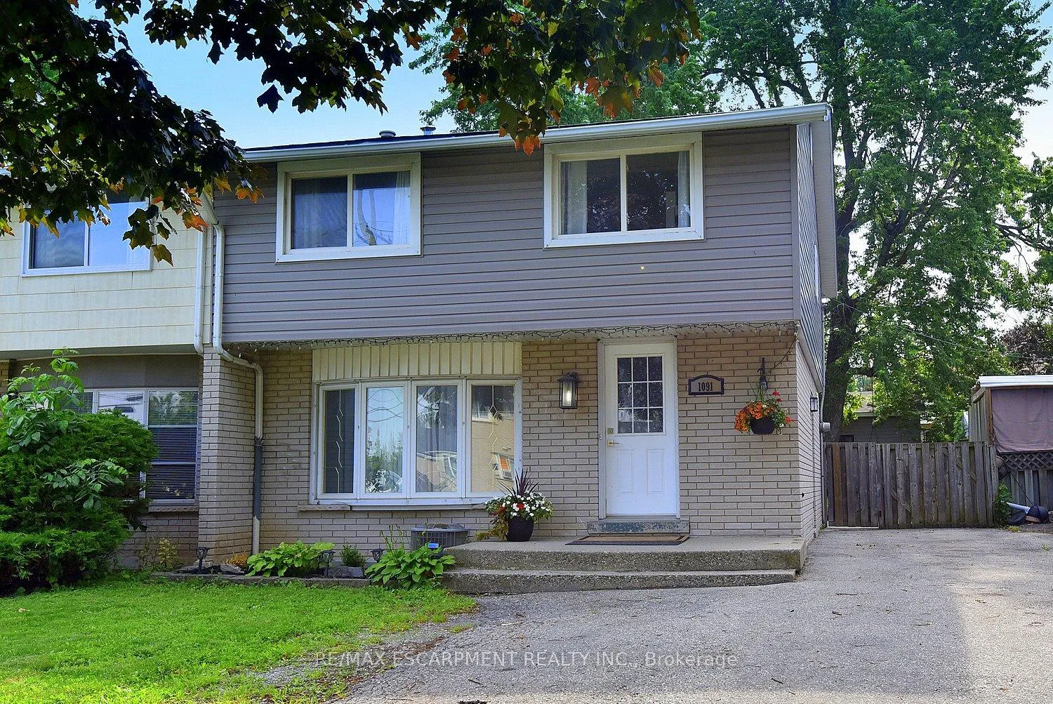 Photo of 1091 Upper Wellington Street