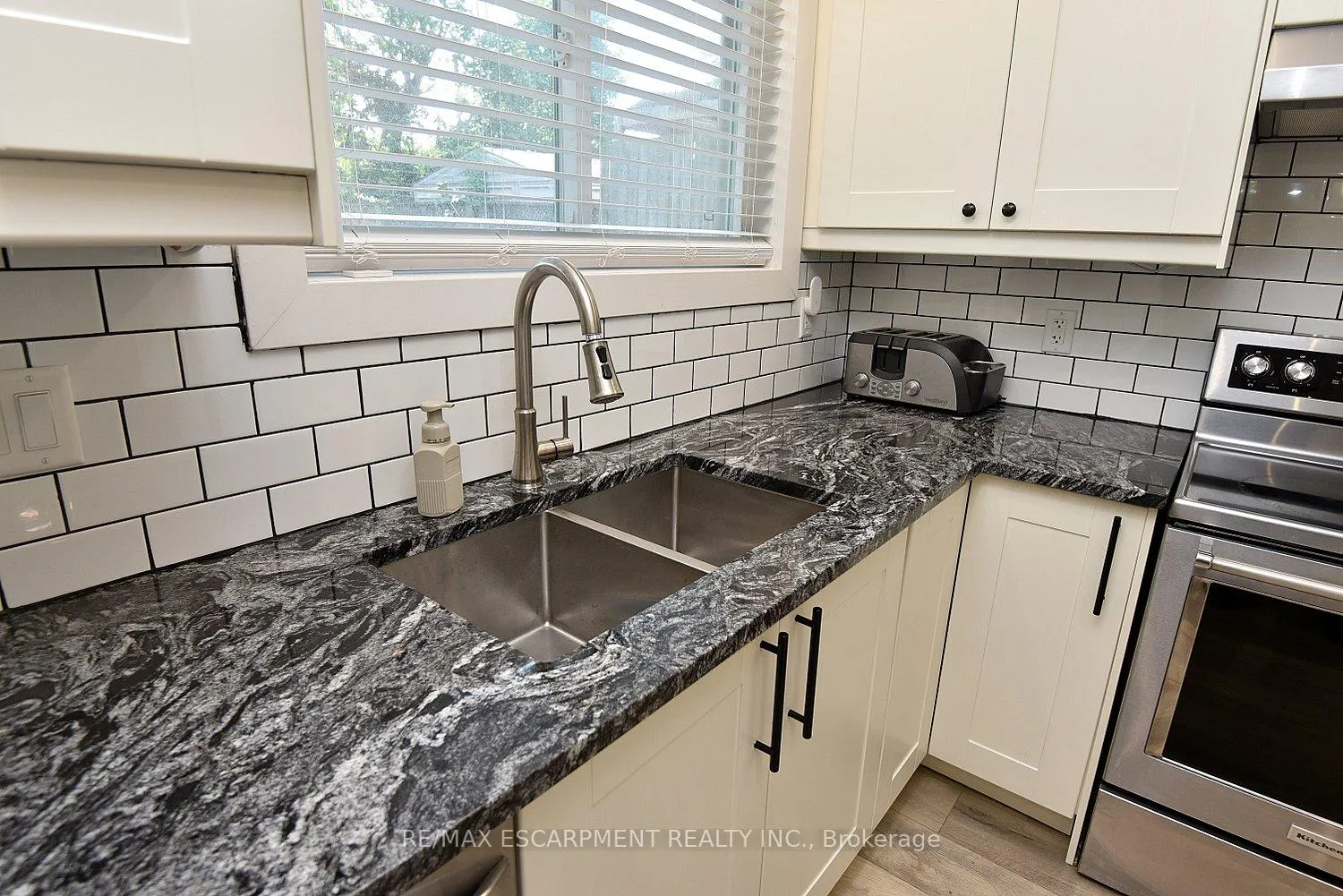 Photo 14 of 1091 Upper Wellington Street, Hamilton, Bruleville — HOMEH