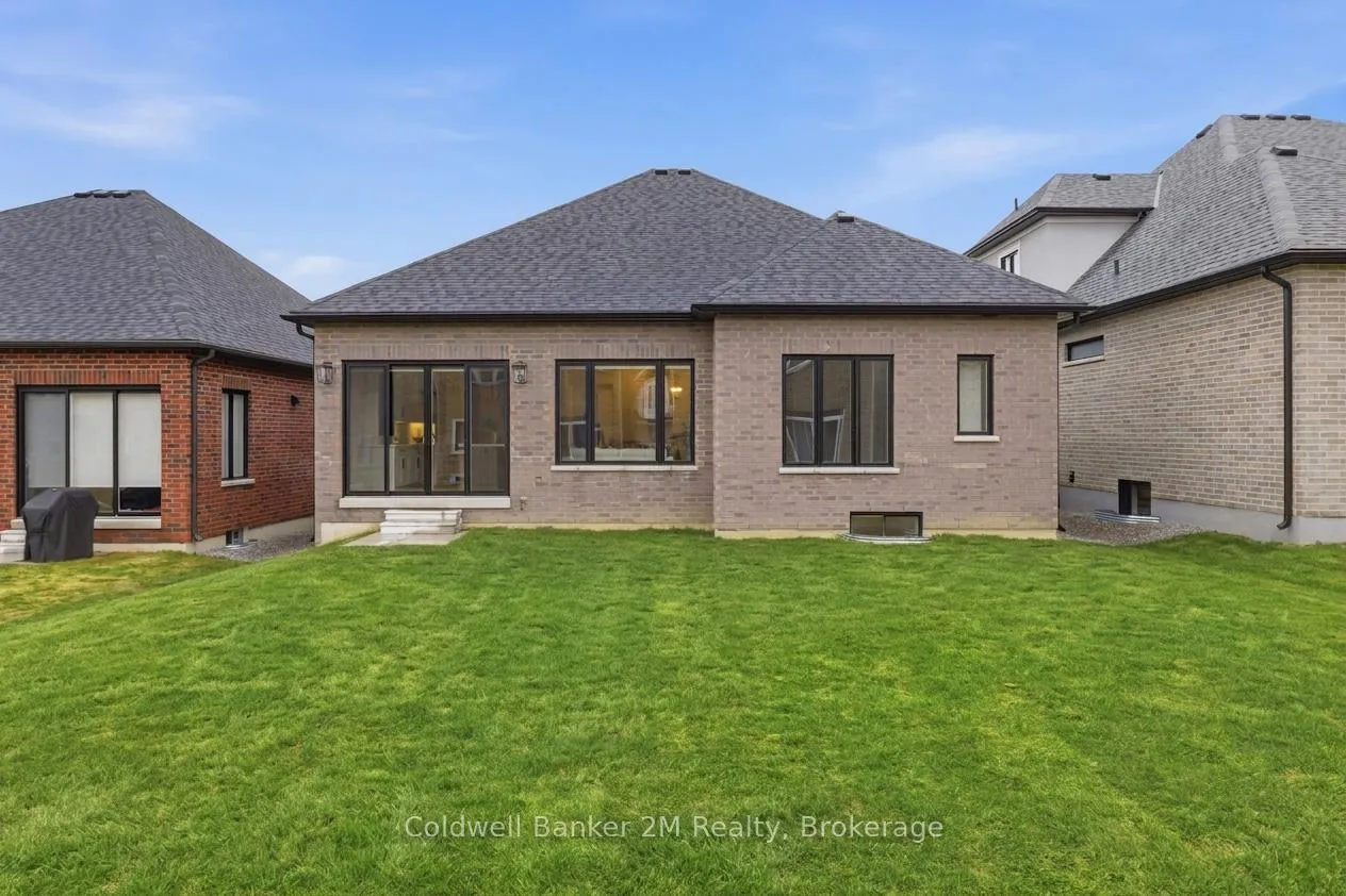 Photo 34 of 31 Lonetto Street, Whitby, Brooklin — HOMEH