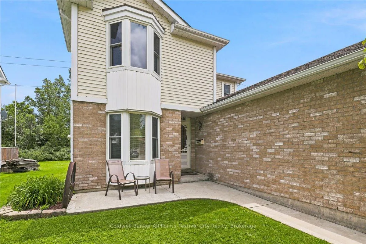 Photo 4 of 75 Edison Crescent, Stratford — HOMEH