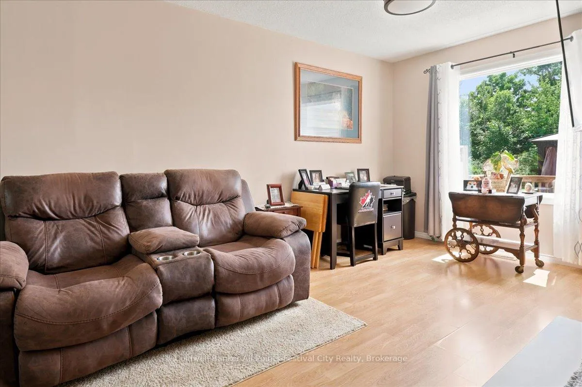 Photo 5 of 75 Edison Crescent, Stratford — HOMEH