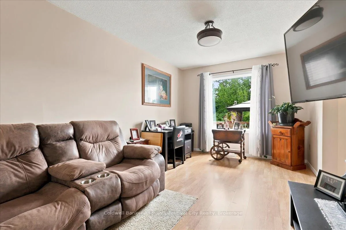 Photo 6 of 75 Edison Crescent, Stratford — HOMEH