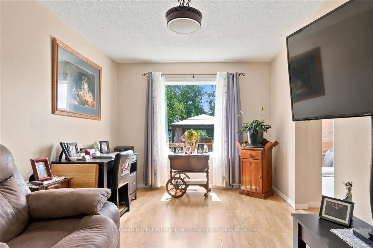 Photo 10 of 75 Edison Crescent, Stratford — HOMEH