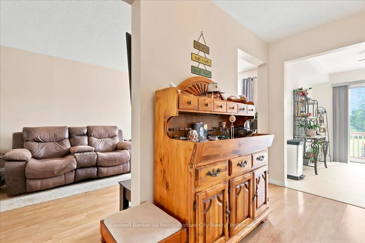 Photo 13 of 75 Edison Crescent, Stratford — HOMEH