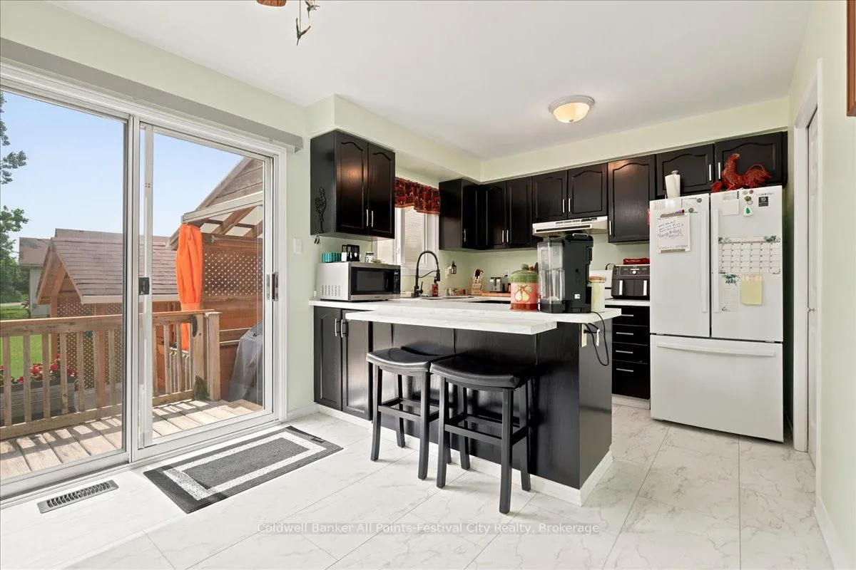 Photo 14 of 75 Edison Crescent, Stratford — HOMEH
