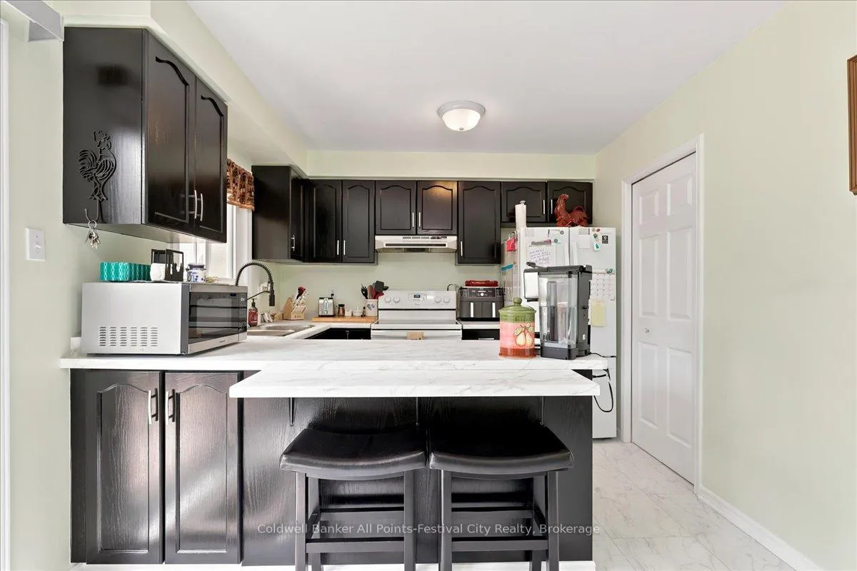 Photo 15 of 75 Edison Crescent, Stratford — HOMEH