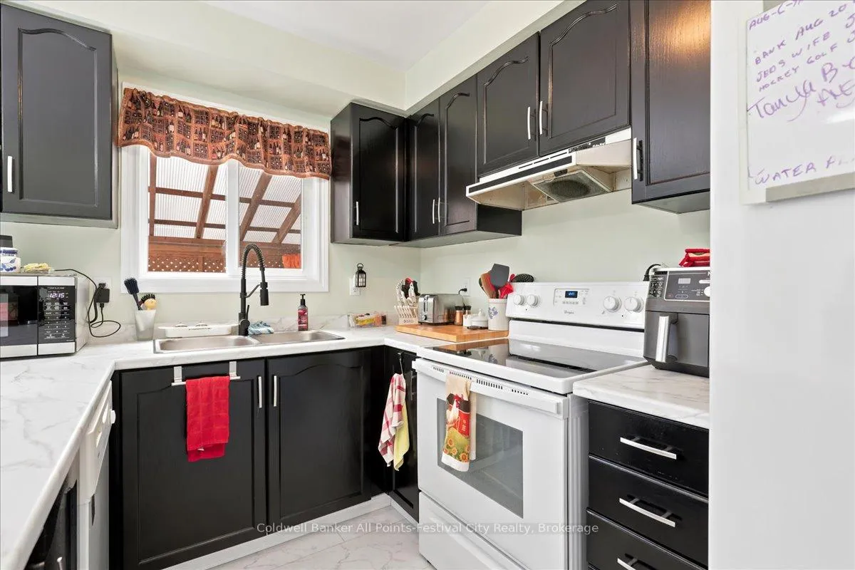 Photo 16 of 75 Edison Crescent, Stratford — HOMEH