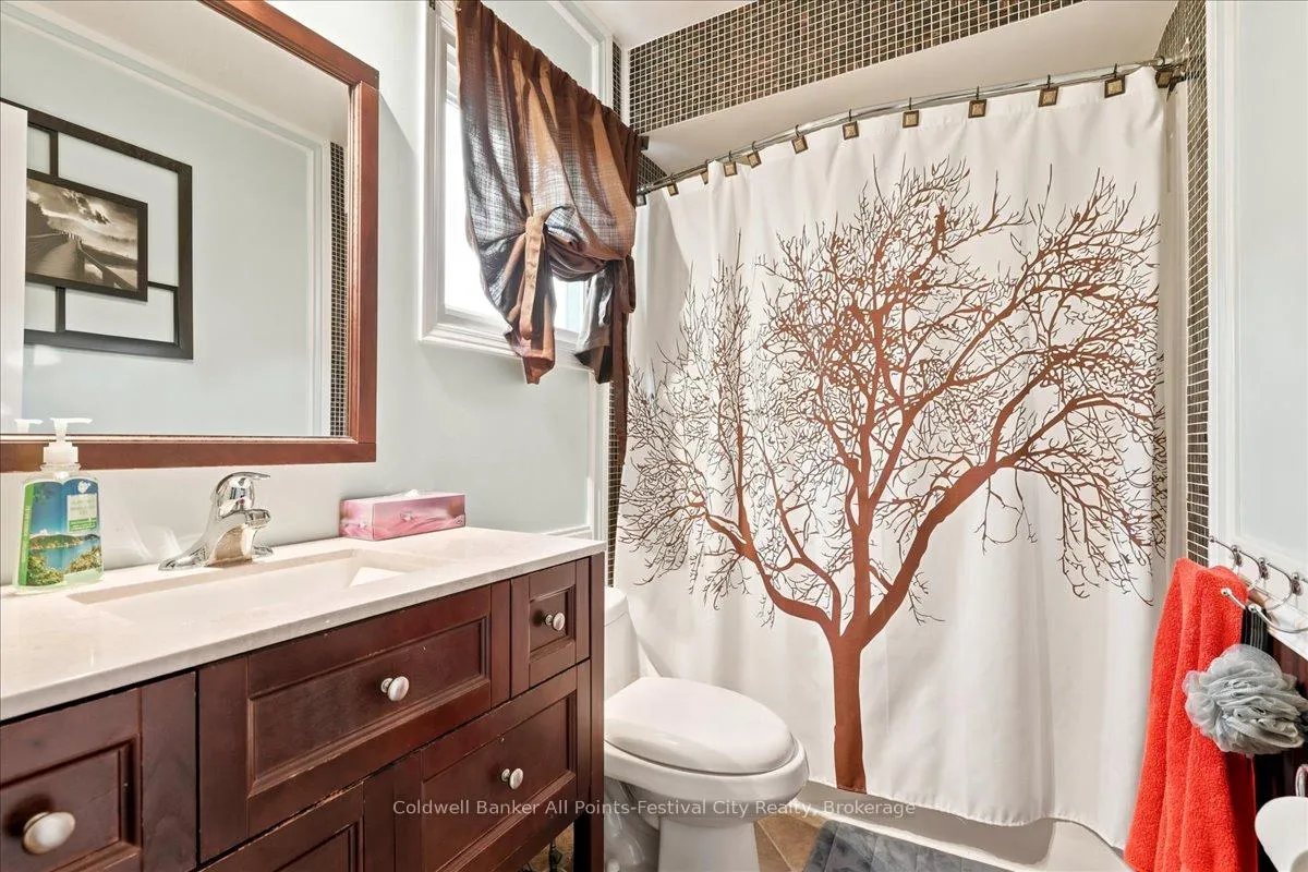 Photo 30 of 75 Edison Crescent, Stratford — HOMEH