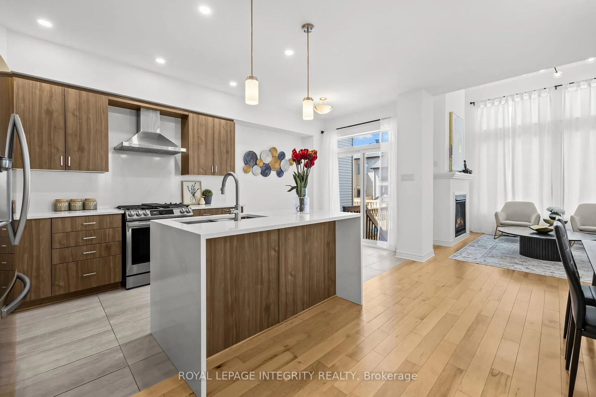 Photo 5 of 691 Capricorn Circle, Ottawa, Riverside South/Gloucester Glen — HOMEH
